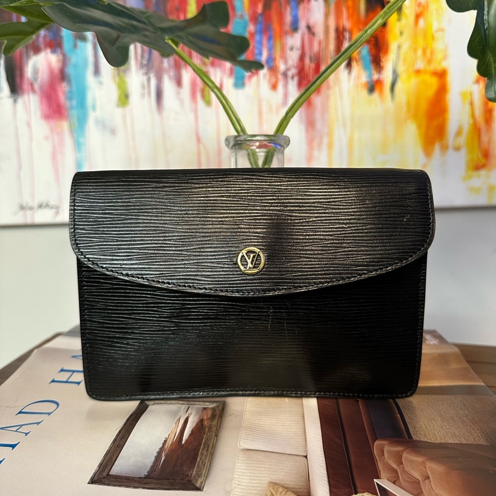 Louis Vuitton
LV Monogram Pochette Montaigne